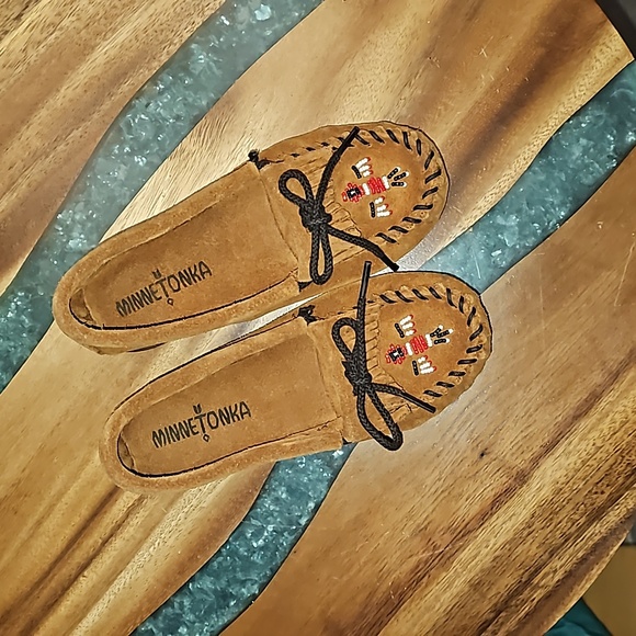 Minnetonka Thunderbird Animikii Hard Sole Brown Leather Moccasins | Size 1 Youth - Picture 5 of 6